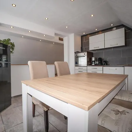 216 Grosse Schwalbennest *